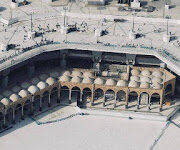 An killace yankin jikin Ka’aba na wucin gadi domin feshin magani briefly kaba empty