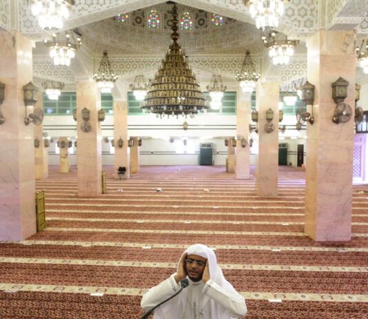 Saudi Arebiya ta buɗe masallatai 44 bayan an musu feshin magani